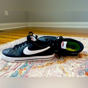 Nike Women’s Court Legacy canvas shoes. Like new!